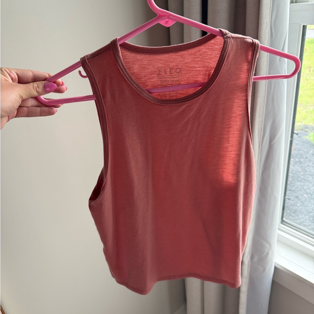 Fleo Red Tank Top with Breathable Fabric and Sleek Design